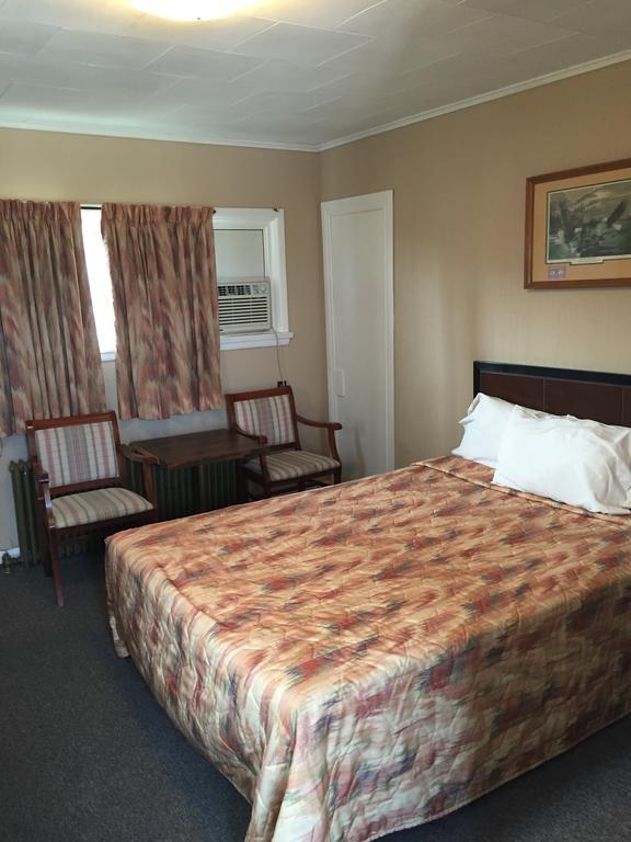 Shamrock Motel Midland Extérieur photo