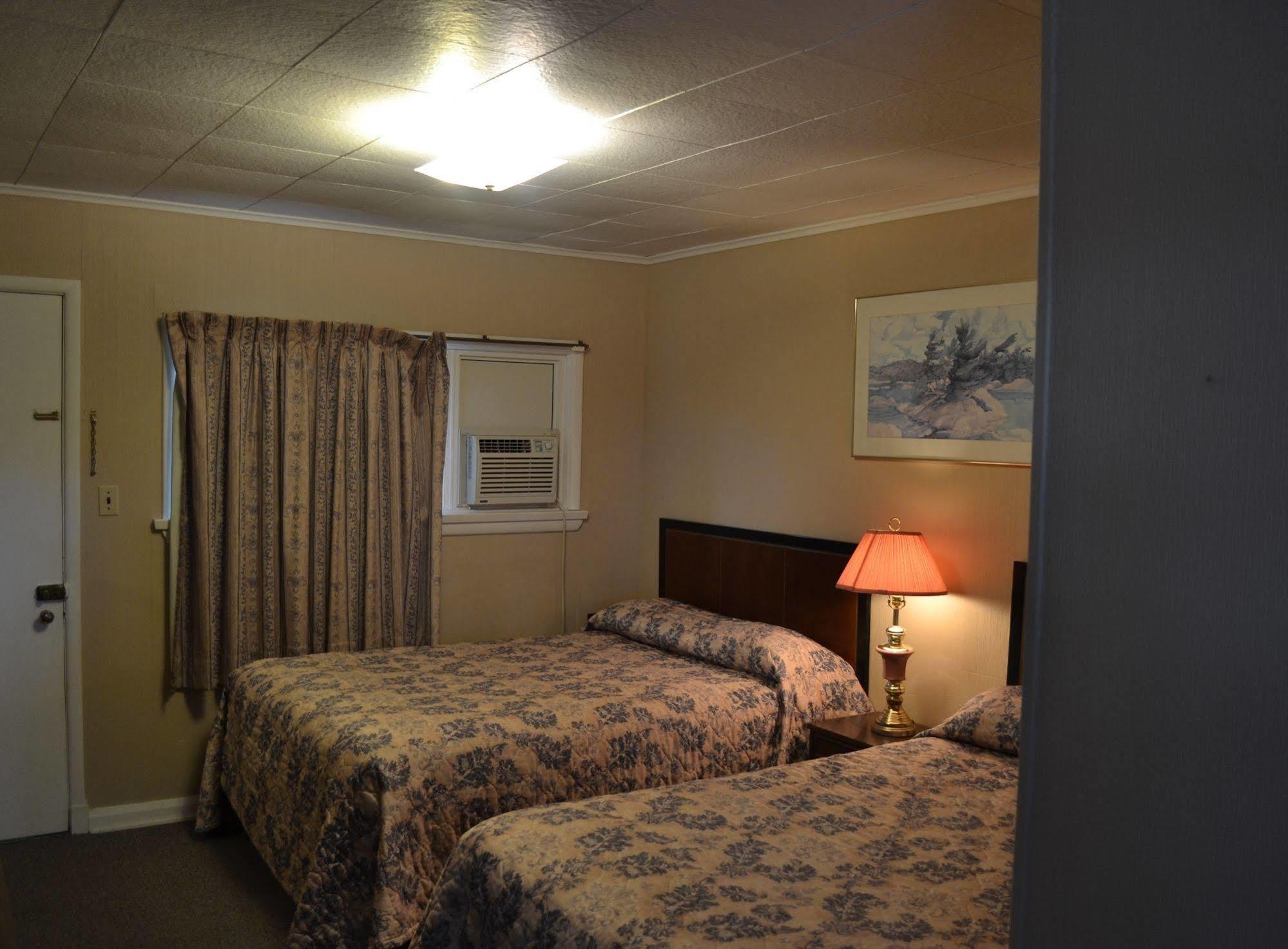 Shamrock Motel Midland Extérieur photo