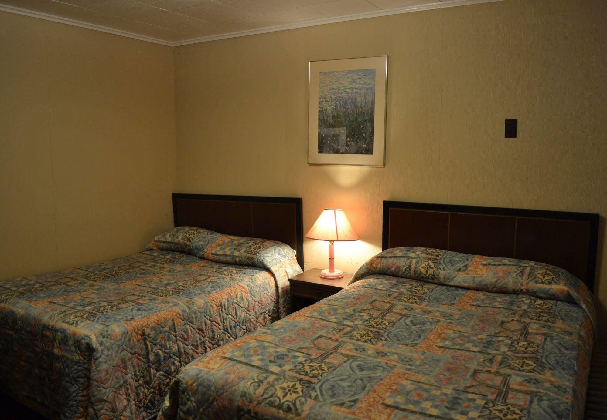 Shamrock Motel Midland Extérieur photo